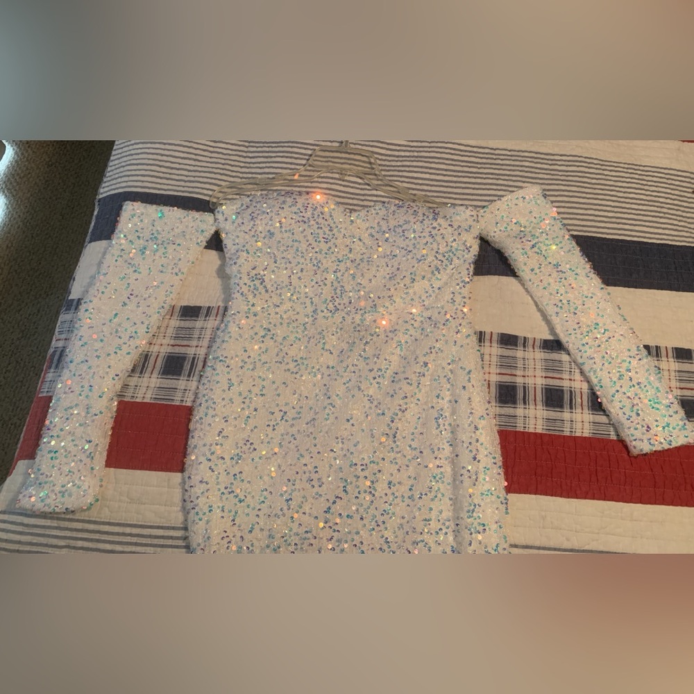 NWT Strapless Off Shoulder Attached Sleeves White Sparkly Curvy Mermaid